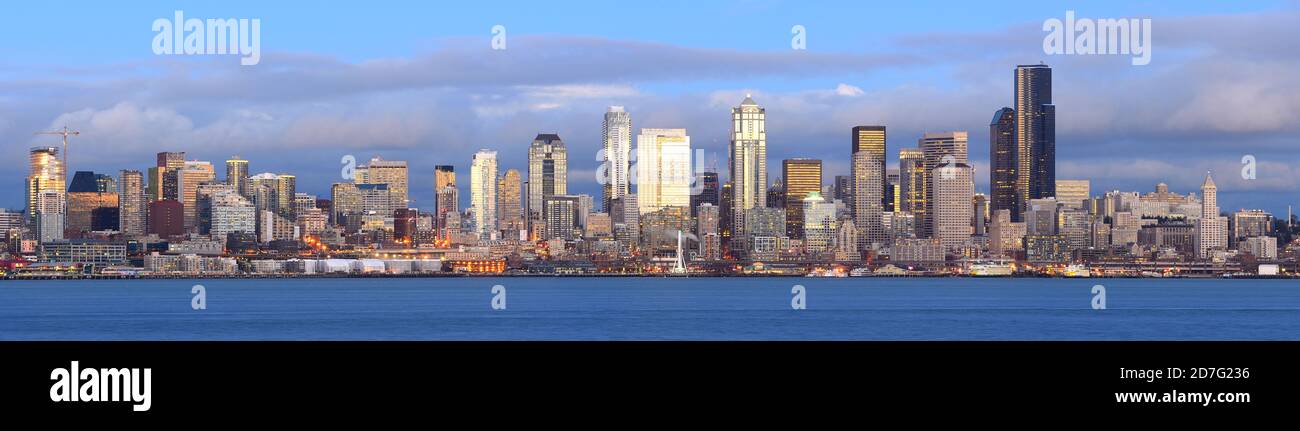 Panorama del horizonte de Seattle desde Alki Beach, Washington-USA Foto de stock