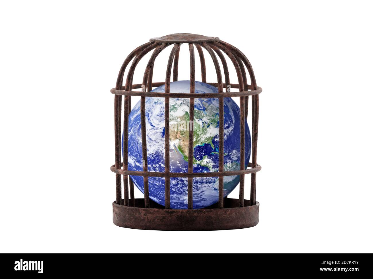Planeta Tierra atrapado en una vieja jaula oxidada aislada sobre blanco. Concepto de bloqueo. Foto de la Tierra proporcionada por la NASA. Foto de stock