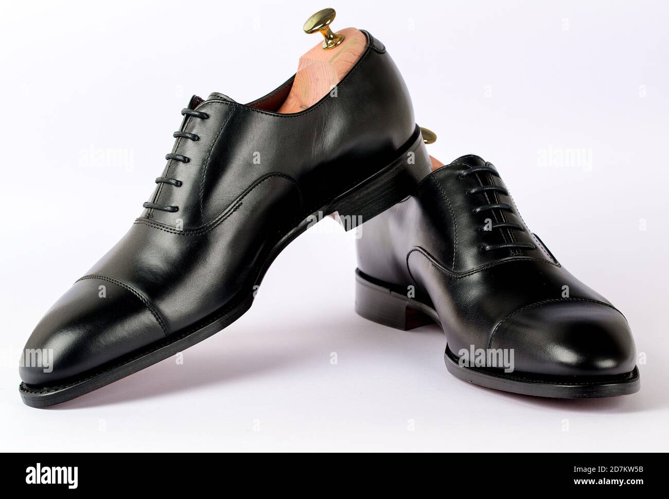 Zapatos Oxford Blancos Negros Fotos e Imágenes de stock - Alamy