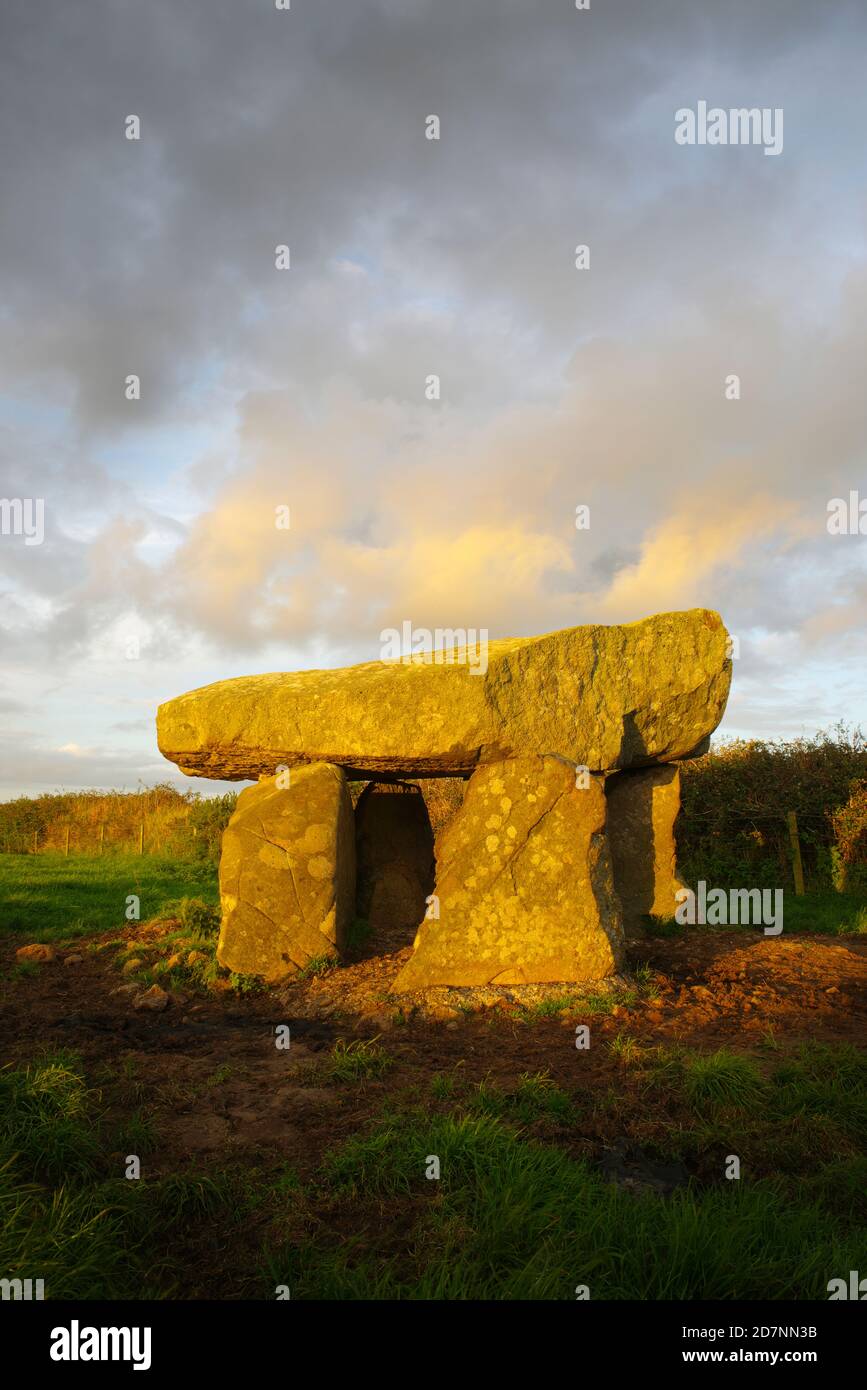 Ty Newydd, Cámara de Entierro Neolítico, Llanfaelog, Anglesey, Gales del Norte, Reino Unido, Foto de stock