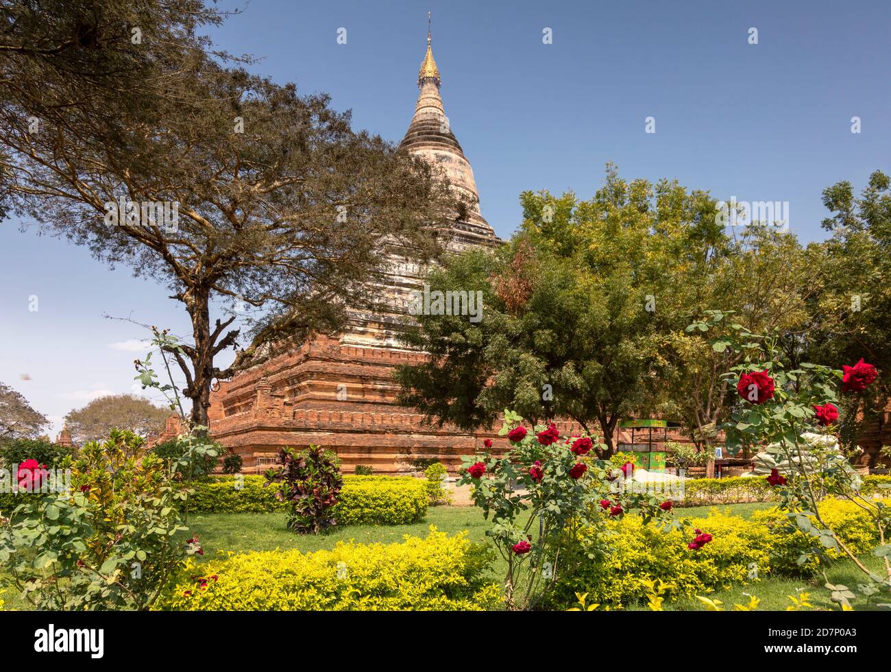 Antigua pagoda de Shwesandaw en Bagan, Myanmar Foto de stock