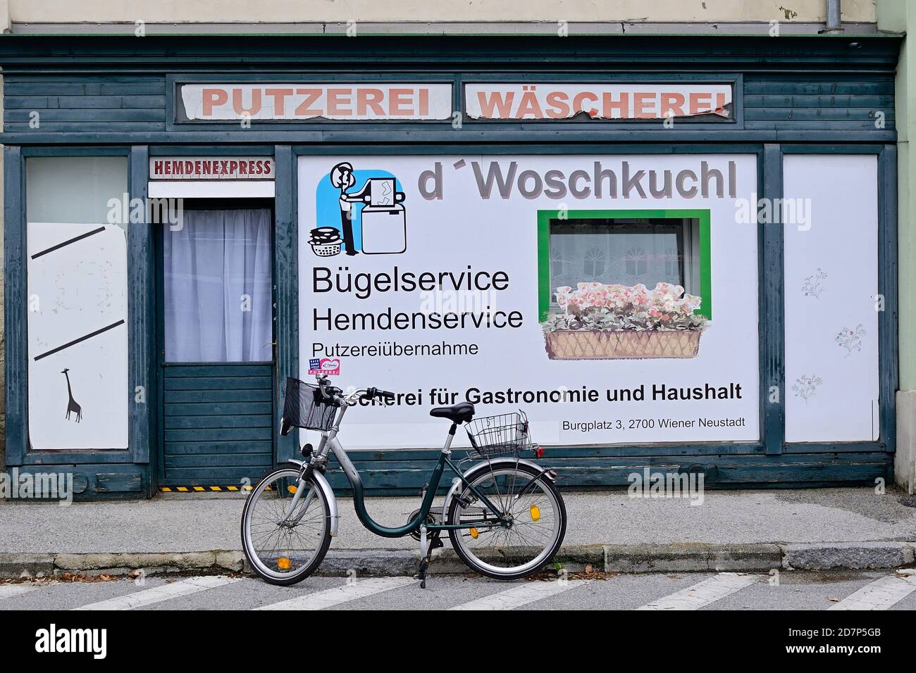 Wiener Neustadt, Baja Austria, Austria. Tienda de lavandería en Wiener Neustadt Foto de stock