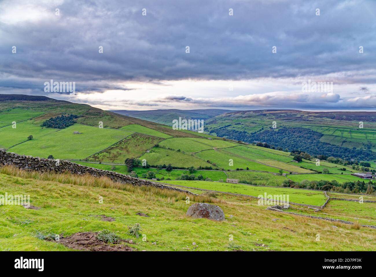 Vista de otoño por la tarde sobre Pennine Way, Parque Nacional Yorkshire Dales, North Yorkshire, Inglaterra, Reino Unido Foto de stock