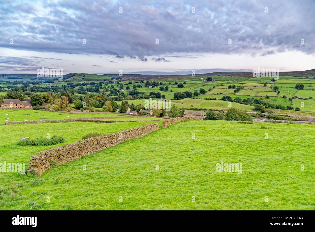 Vista de otoño por la tarde sobre Pennine Way, Parque Nacional Yorkshire Dales, North Yorkshire, Inglaterra, Reino Unido Foto de stock