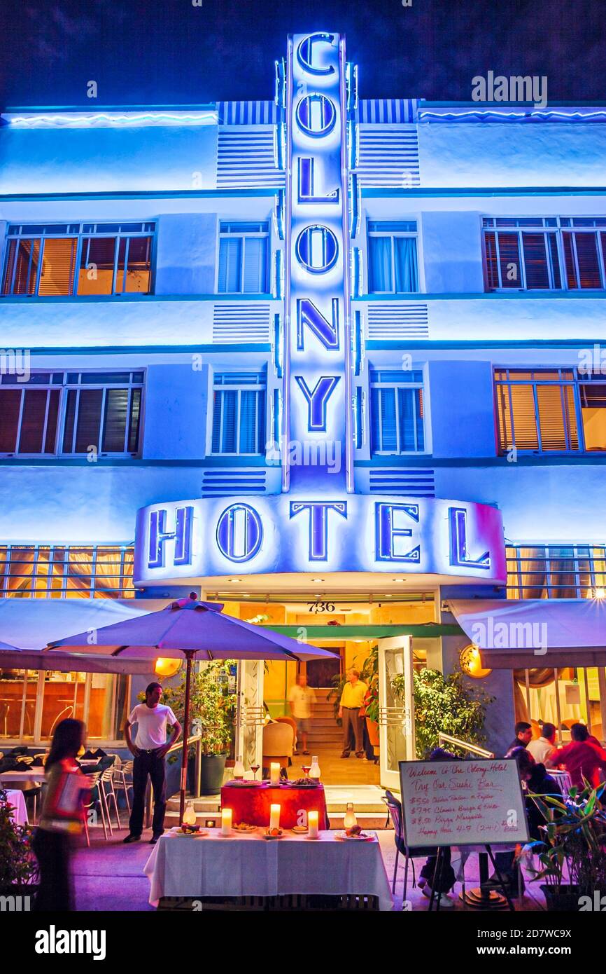 Miami Beach Florida, South Beach, Ocean Drive, noche noche Colony Hotel iluminación luces de neón azul resplandor, Foto de stock