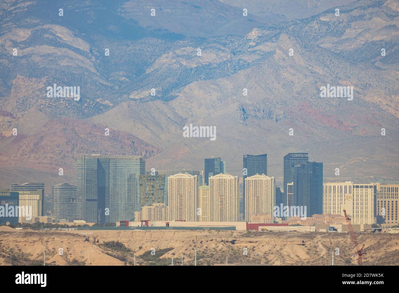 Las Vegas, 17 DE OCTUBRE de 2020 - Vista soleada del famoso horizonte de la avenida principal Foto de stock