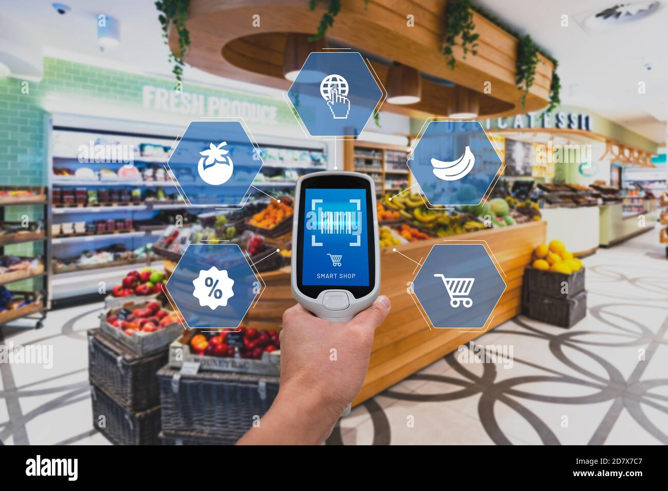 Dispositivo de Smart Shop en el mostrador de pago, escanear y listo. Escaneo inteligente que permite a los clientes escanear artículos desde las estanterías, embalarlos en su bolsa y en el Foto de stock