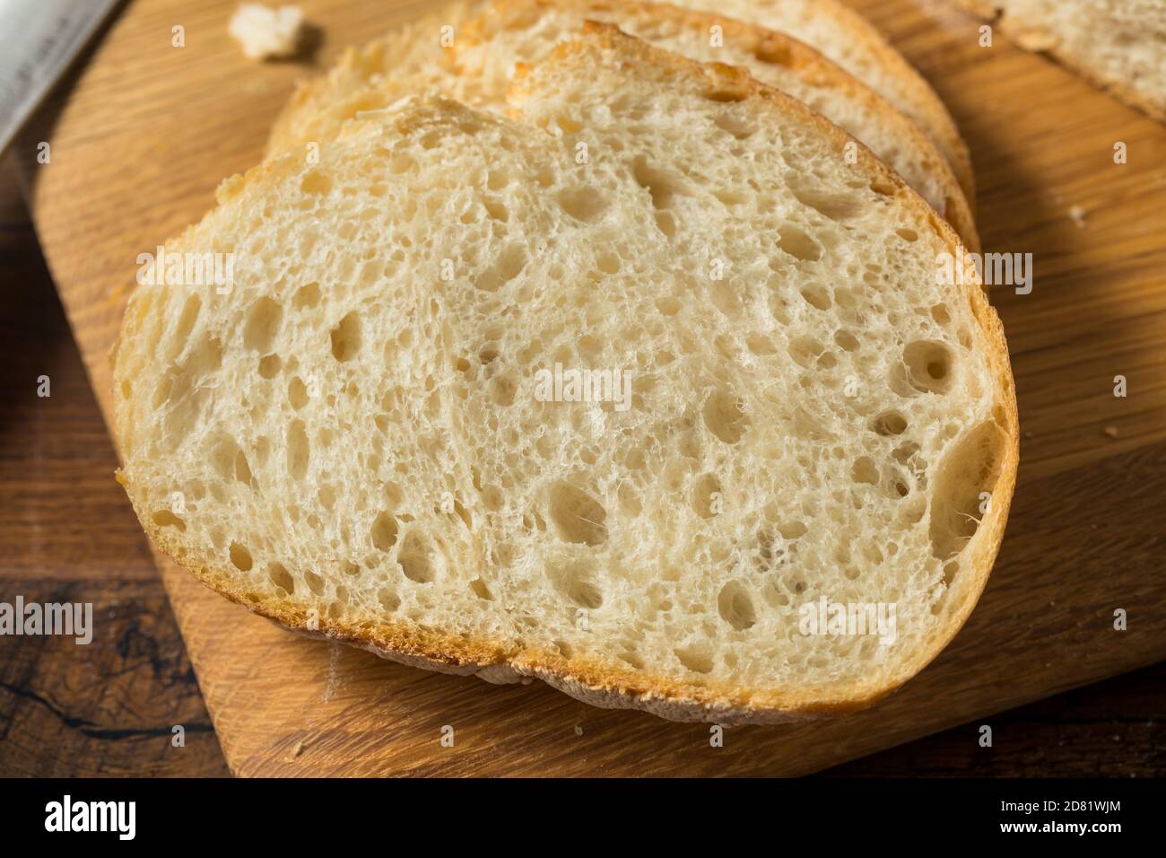 Pan casero de masa fermentada orgánica listo para comer Foto de stock