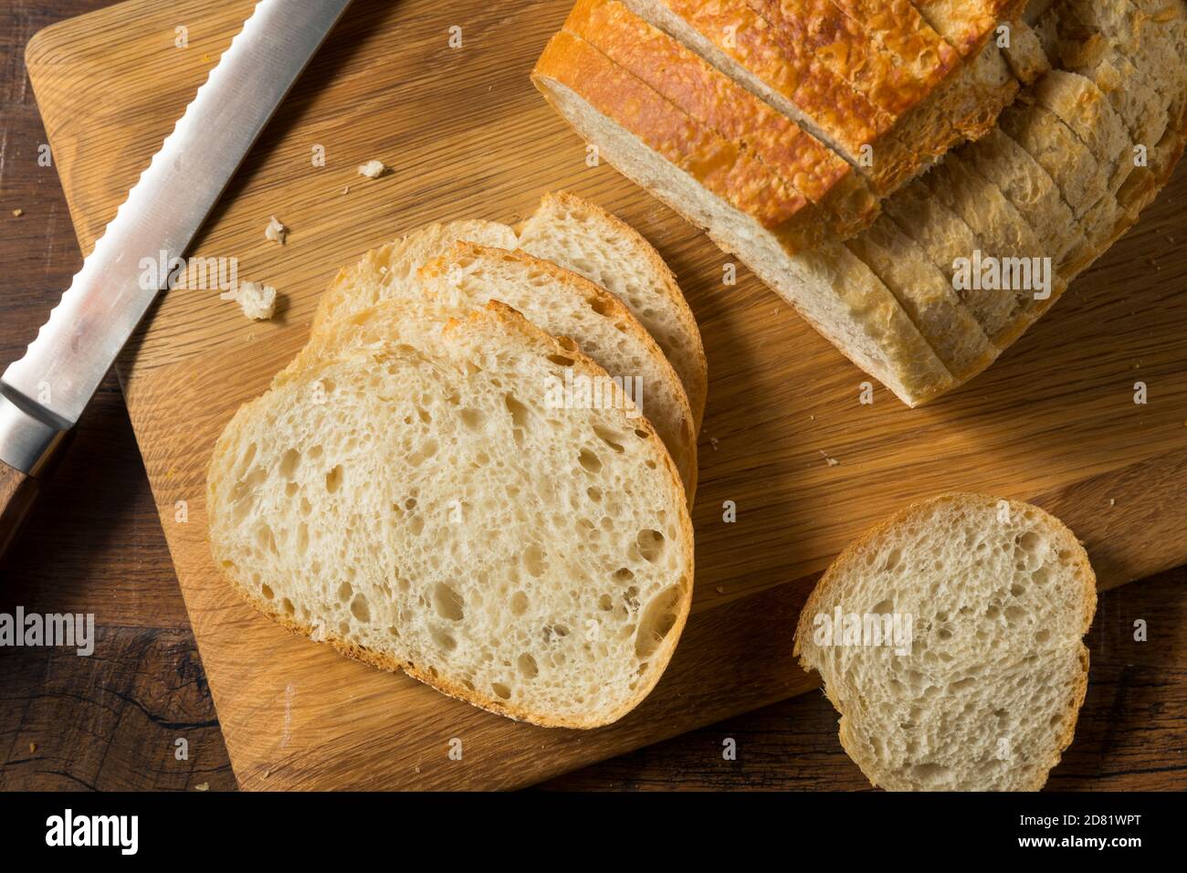 Pan casero de masa fermentada orgánica listo para comer Foto de stock