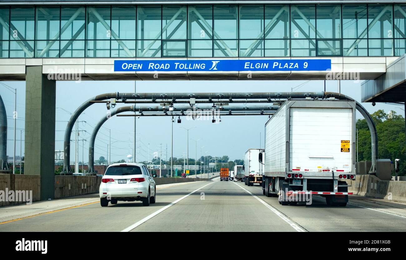 Cámaras de carretera para grabar vehículos electrónicamente y recoger peajes automáticamente sin detenerse. Chicago Illinois IL EE.UU Foto de stock