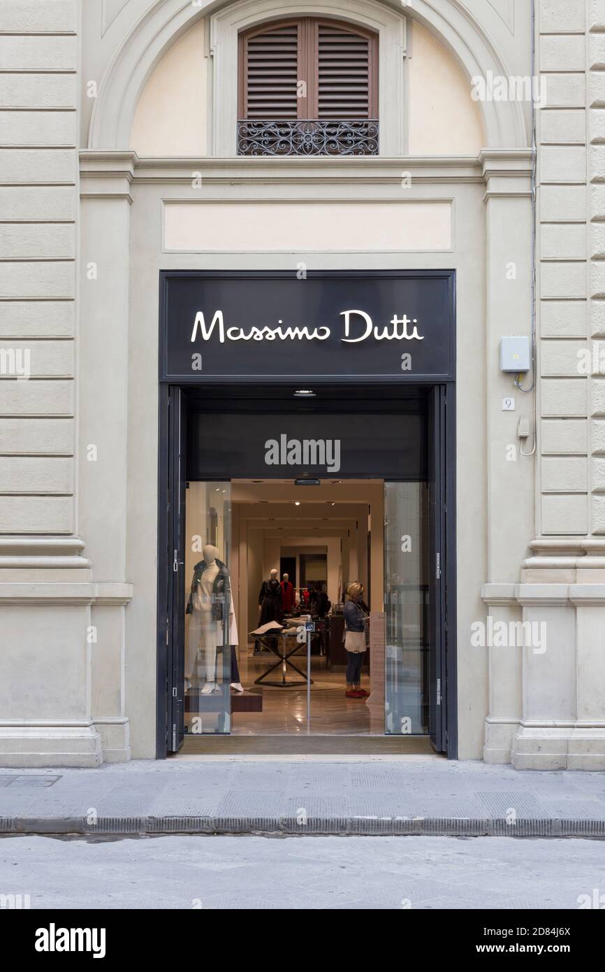 Frente de tienda Massimo Dutti, Italia Foto de stock