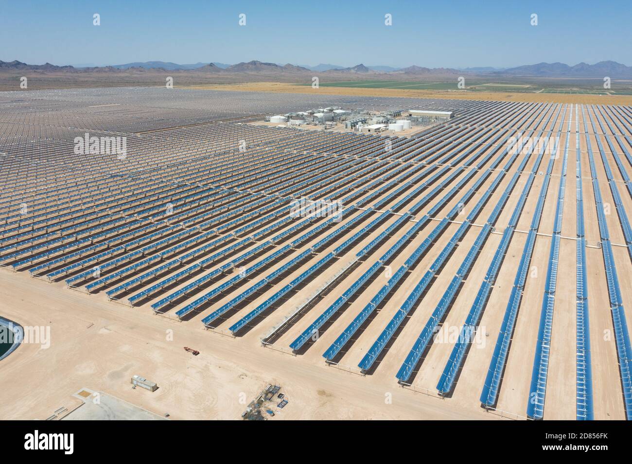 Estación generadora Solana, campos de paneles solares, Gila Bend, AZ, EE.UU Foto de stock