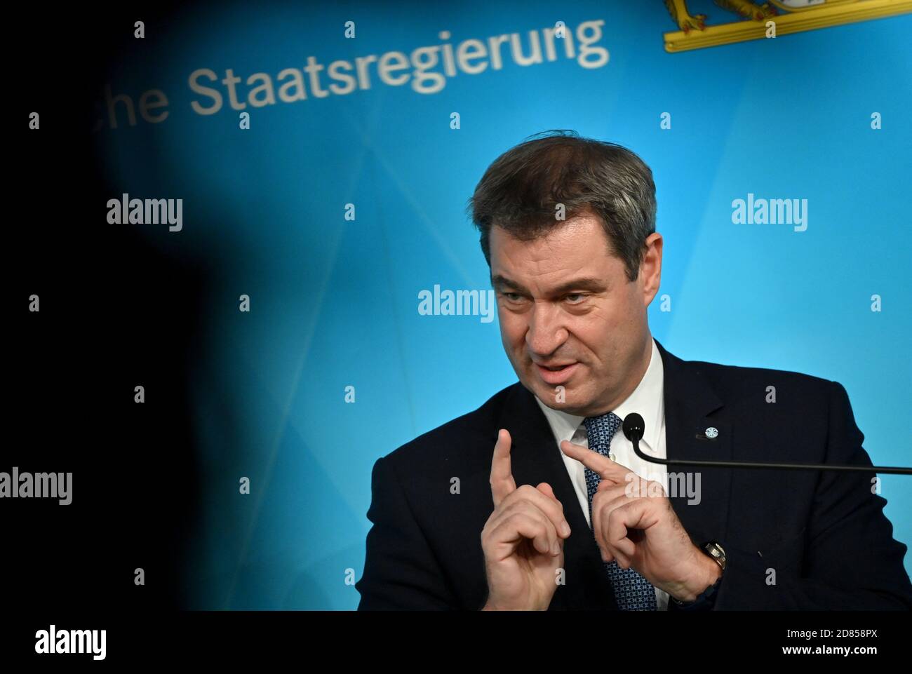 Munich, Alemania. 27 de octubre de 2020. Markus Söder (CSU), primer Ministro de Baviera, hablará en una rueda de prensa después de la reunión del gabinete. Crédito: Peter Kneffel/dpa POOL/dpa/Alamy Live News Foto de stock