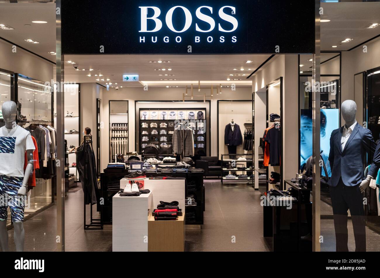 La Marca de alemana Hugo Boss logotipo visto en Hong Fotografía stock - Alamy