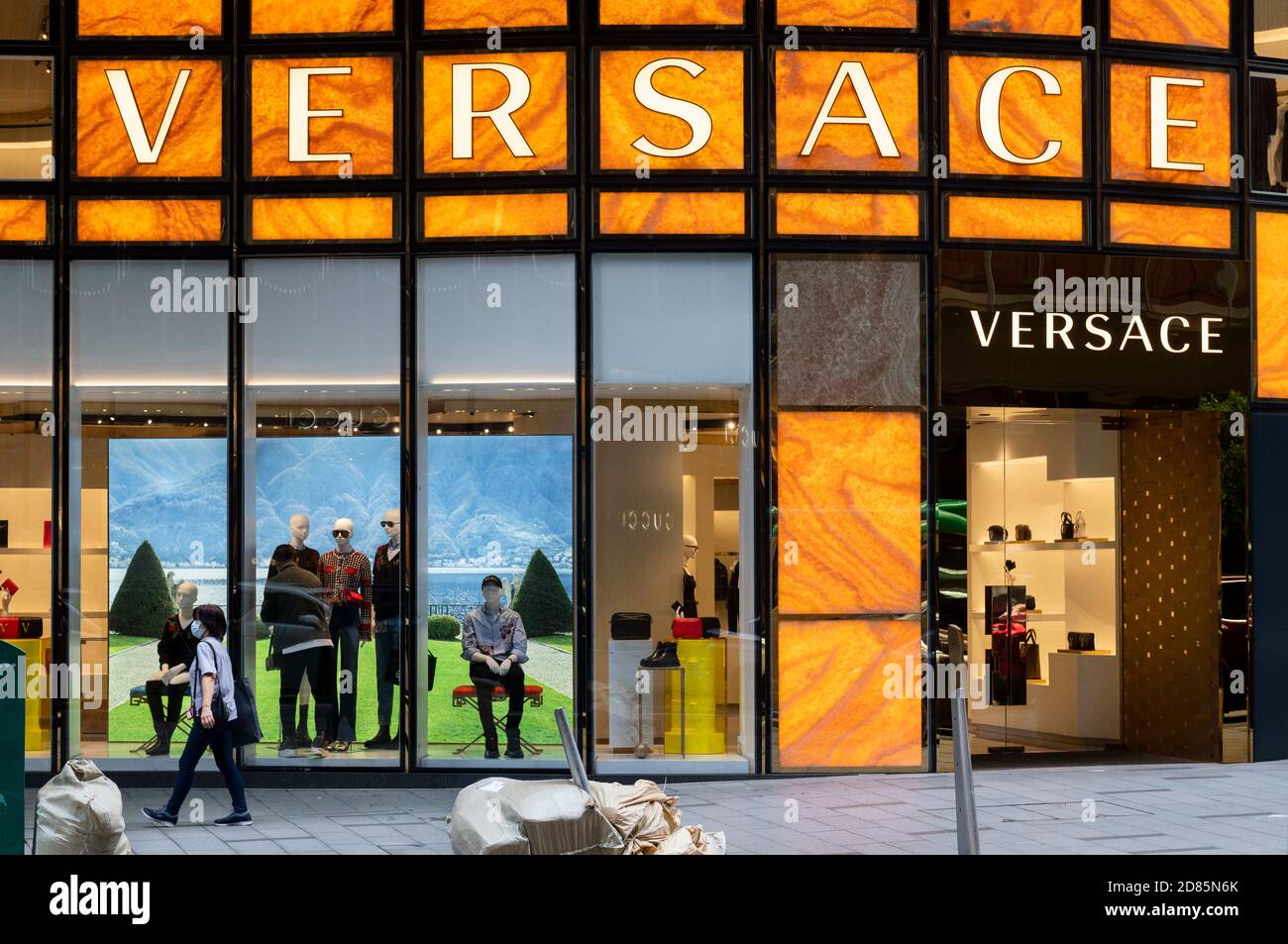 tienda versace cerca de mi