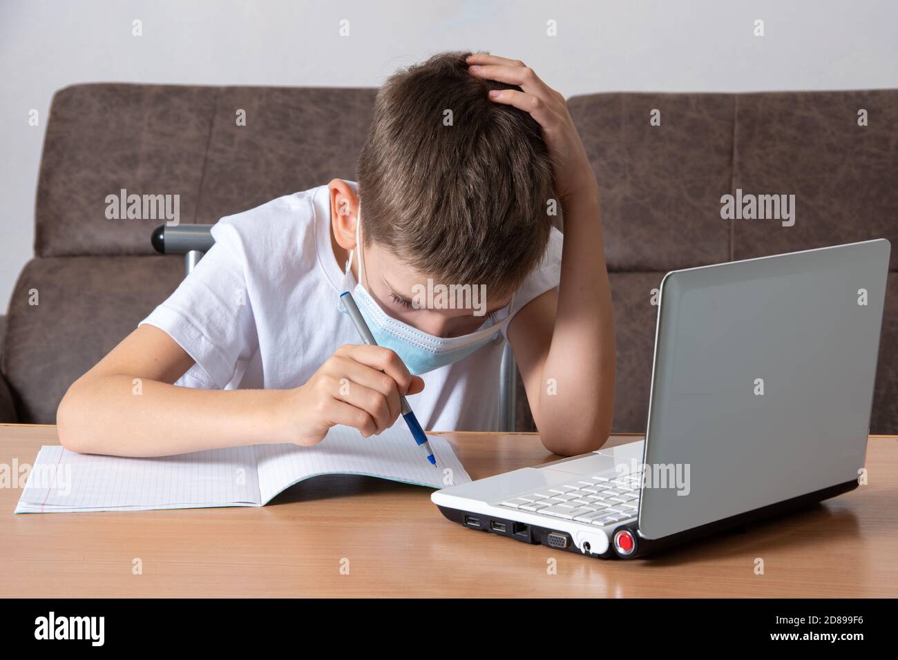 Sad Kid Laptop Fotos e Imágenes de stock Página 4 Alamy Sad Kid Laptop Fotos e Imágenes de stock Página 4 Alamy
