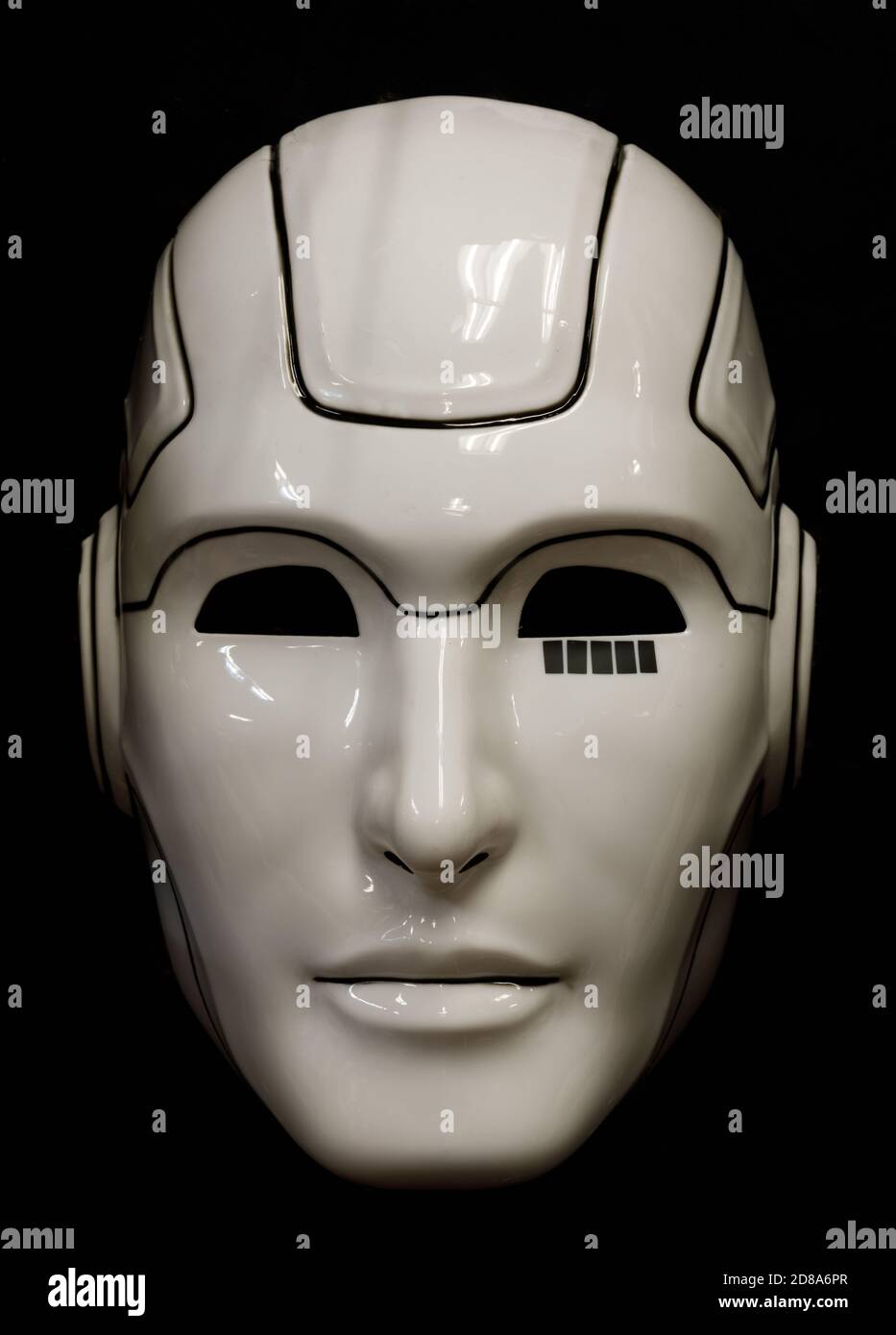 Robot mask fotografías e imágenes de alta resolución - Alamy