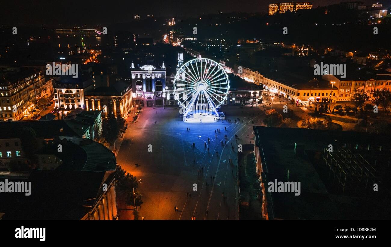 Podil Ferris Wheel lugar de referencia en el centro histórico de la ciudad de Kiev, Ucrania Foto de stock