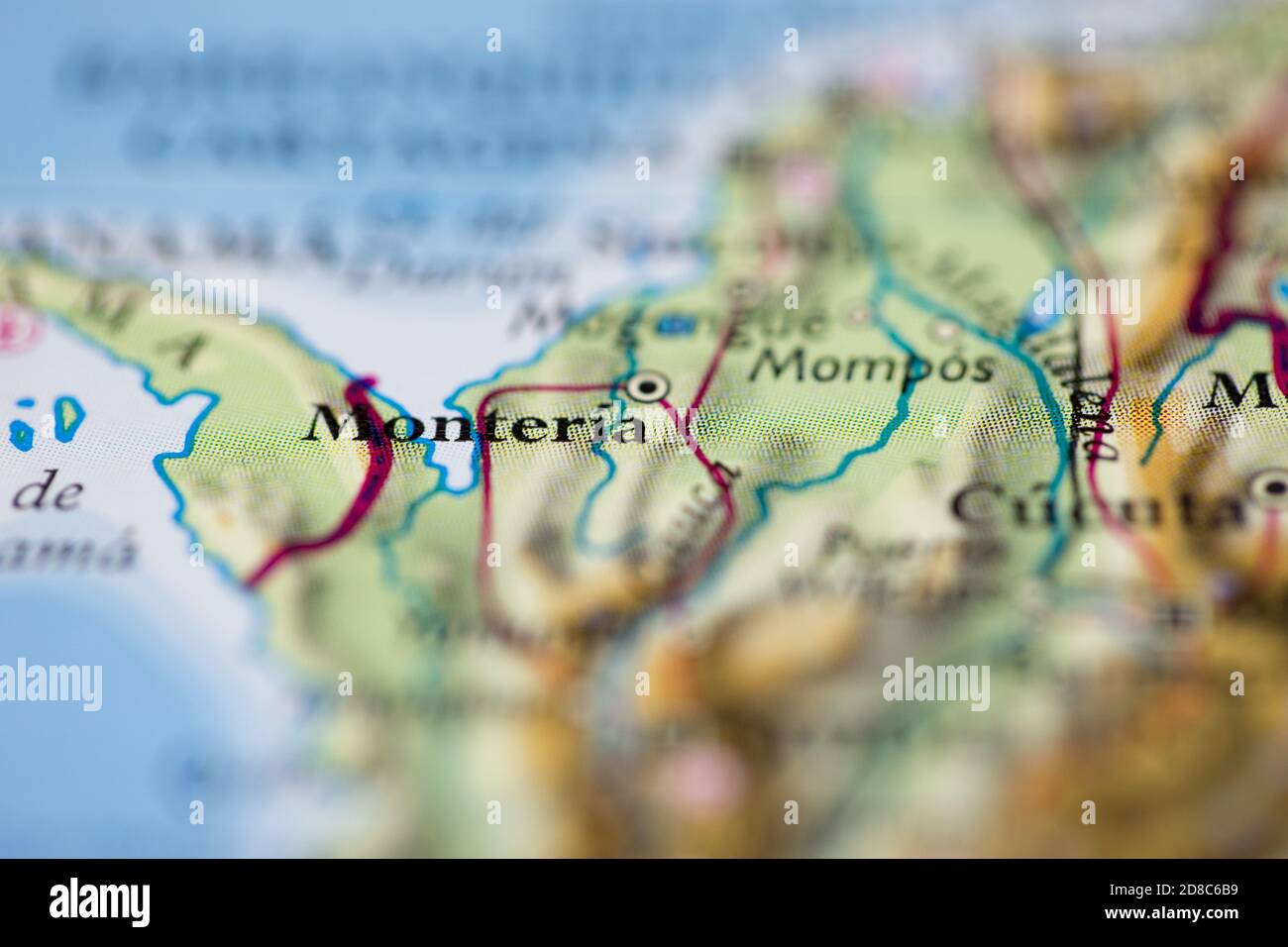 Profundidad de campo reducida se centra en la ubicación del mapa geográfico de Montería ciudad Colombia América del Sur continente en atlas Foto de stock