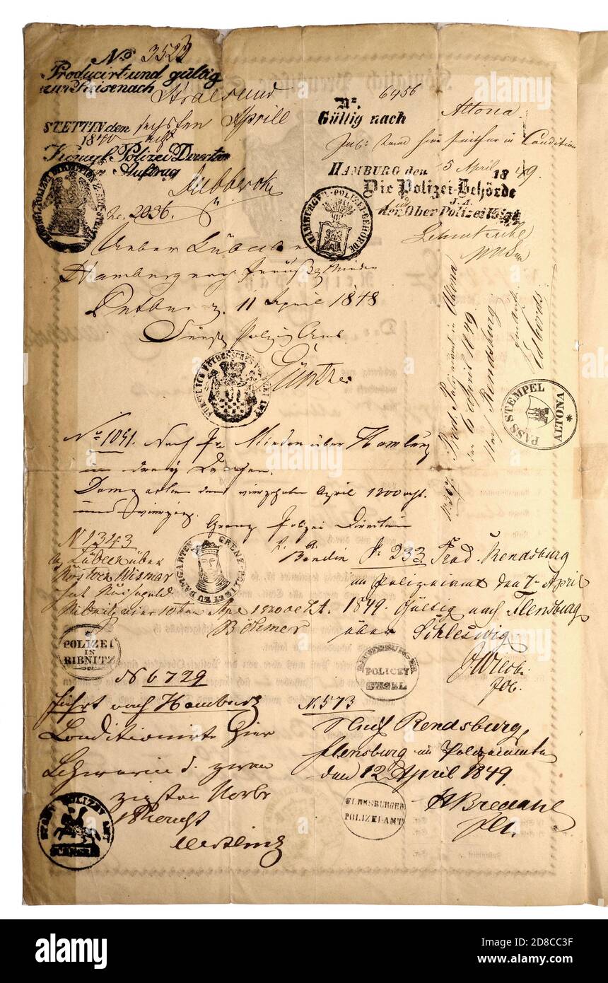 Documento alemán: Pasaporte prusiano (1848/49) con sellos de control fronterizo y detalles escritos a mano Foto de stock