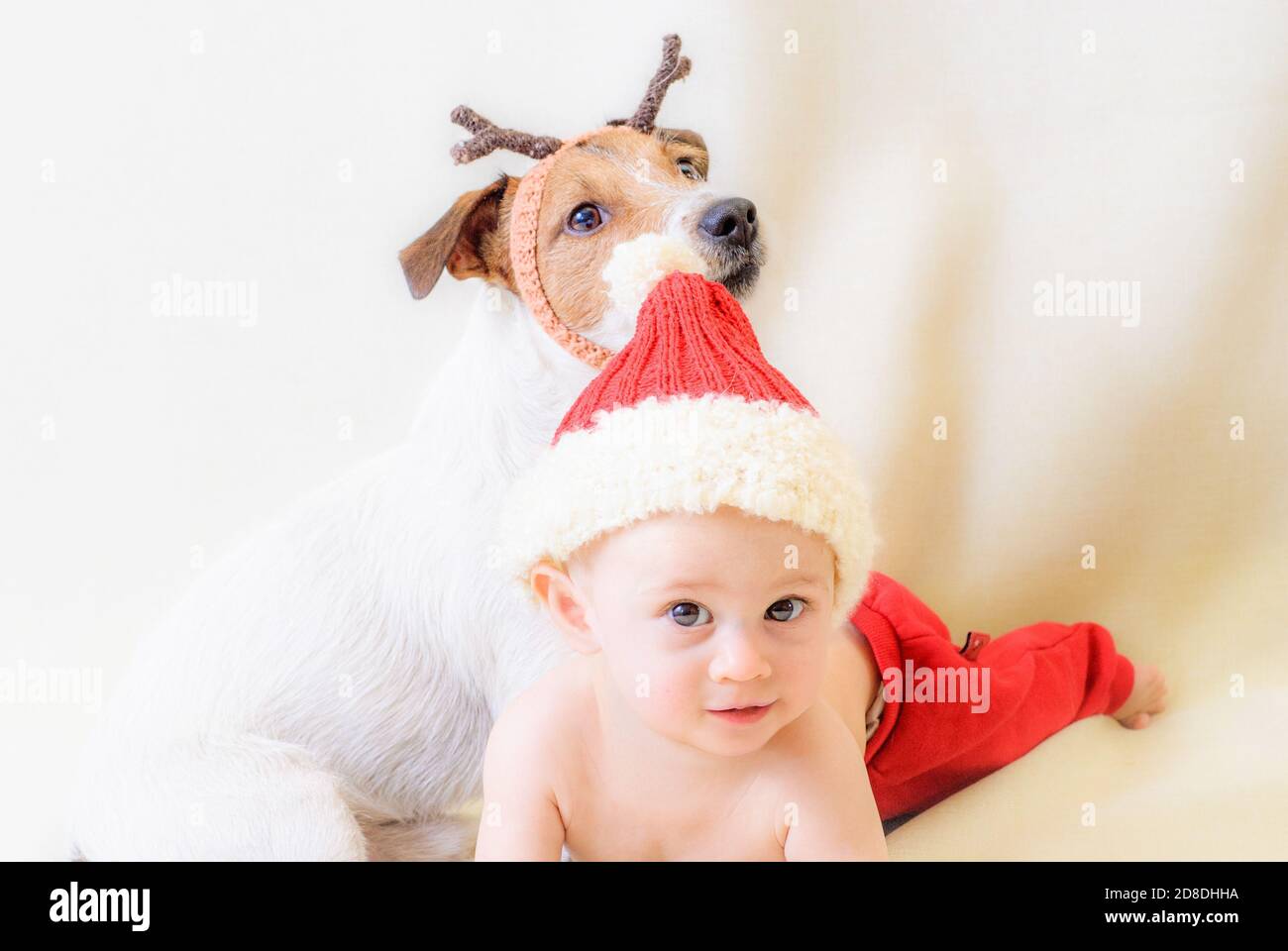 Disfraz de papa navidad fotografías e imágenes de alta resolución - Alamy