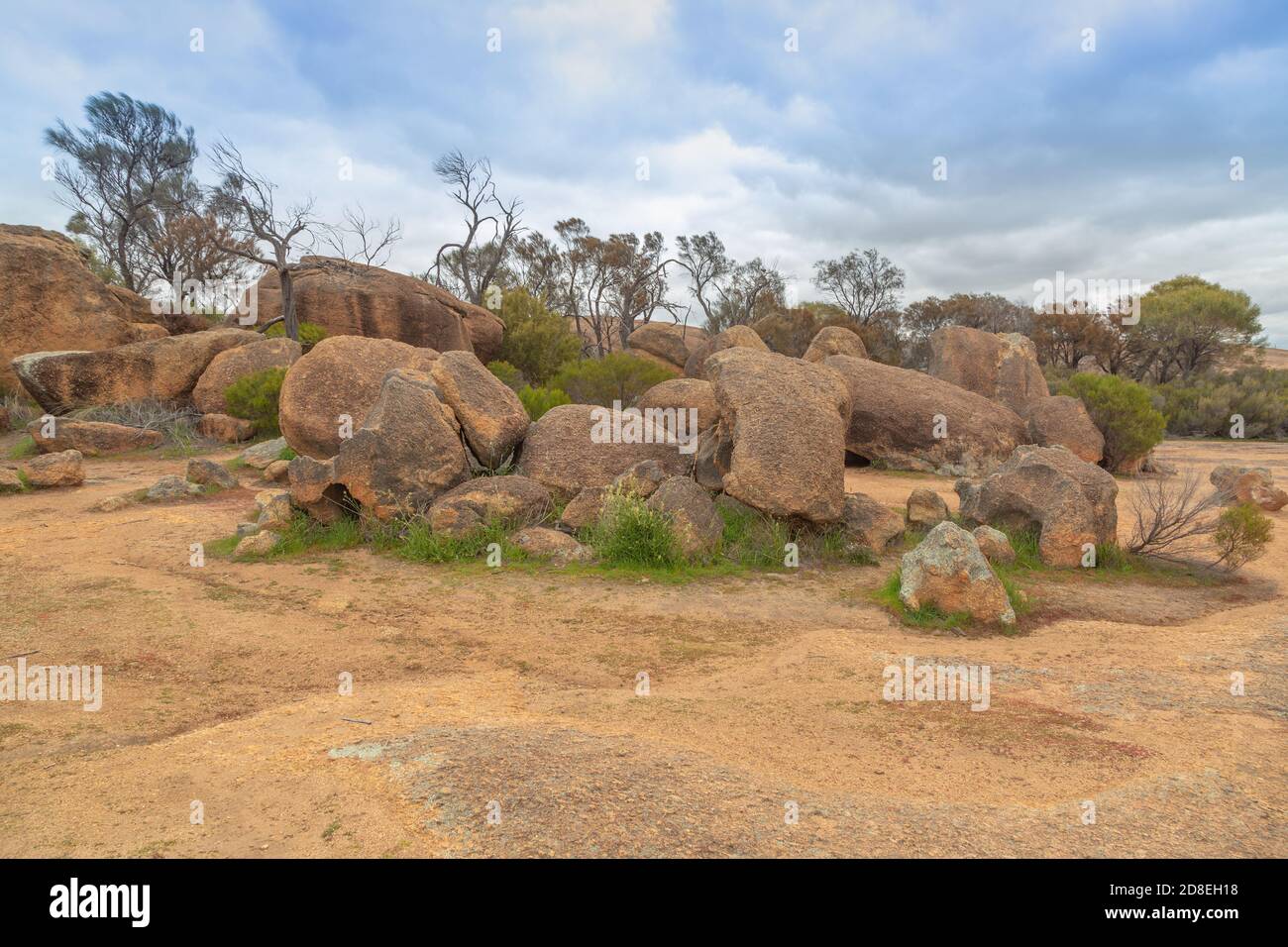 Devil's Marbles en la parte superior de Hyden Rock cerca de Hyden, Australia Occidental Foto de stock