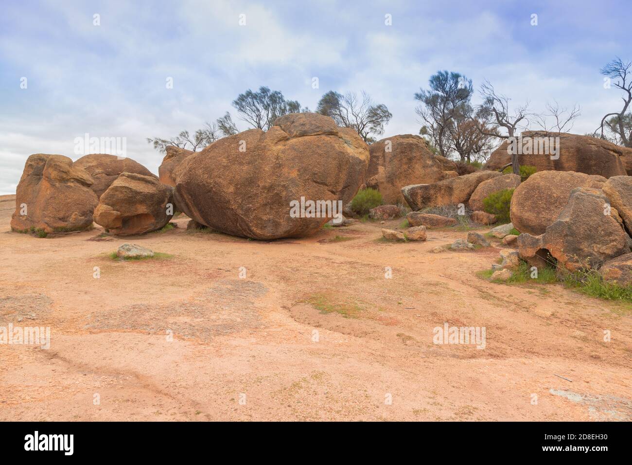 Devil's Marbles en la parte superior de Hyden Rock cerca de Hyden, Australia Occidental Foto de stock