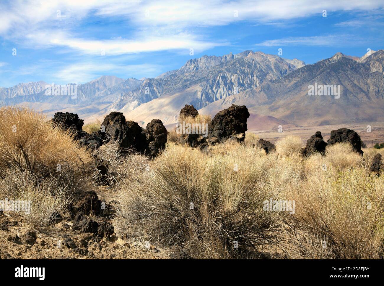 Owens Valley y Sierra Nevadas, CA. Foto de stock