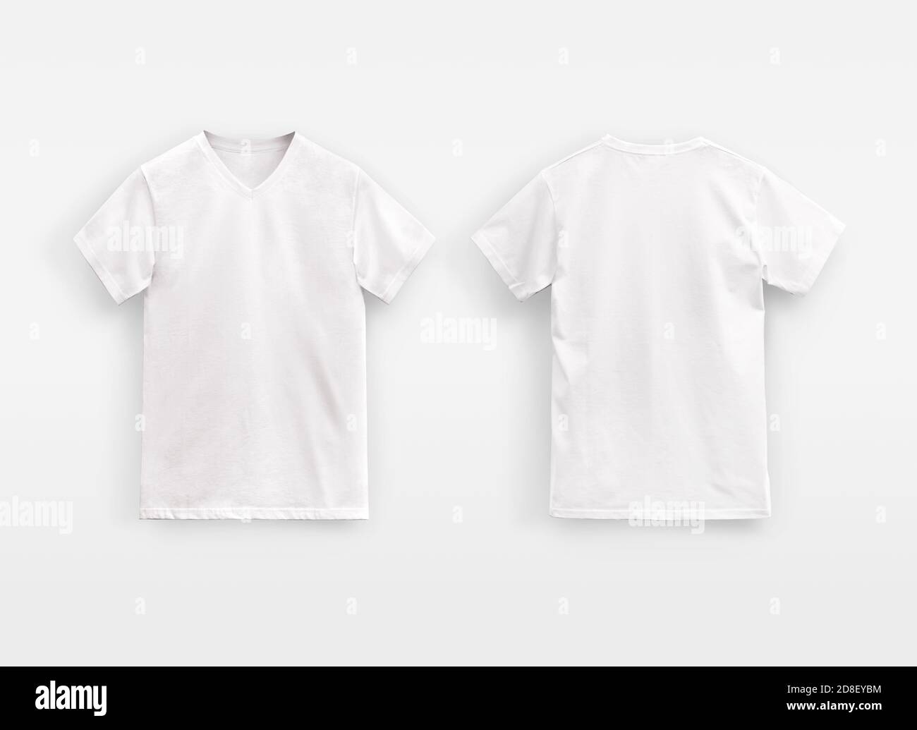 camiseta blanca con escote en pico para hombre sin marca sobre fondo claro  Fotografía de stock - Alamy