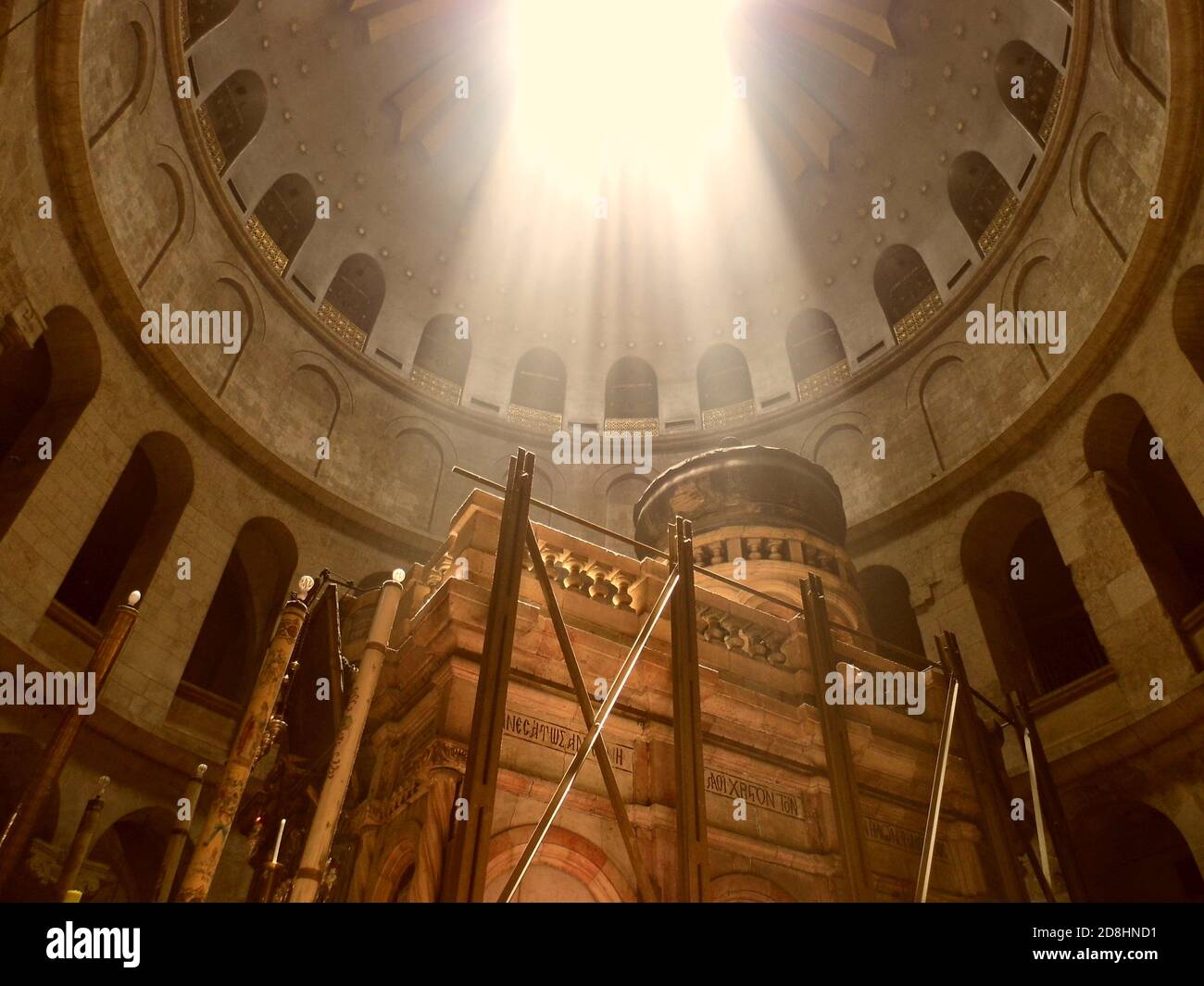 Luz del sol en el Santo Sepulcro, Jerusalén Foto de stock