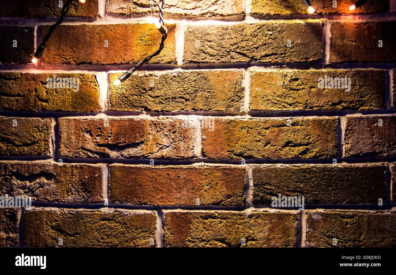 fondo de pared de ladrillo vintage con luces brillantes Fotografía de stock  - Alamy