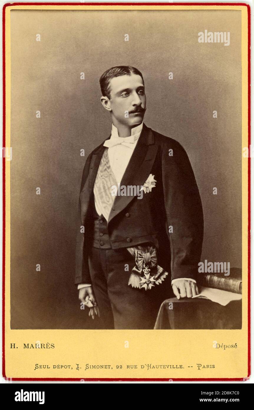 1875 c., FRANCIA : el Príncipe imperial francés Eugéne Louis Napoléon BONAPARTE ( 1856 - 1879 ). Hijo del emperador francés NAPOLEÓN III ( 1808 - 1873 , hijo de Louis BONAPARTE y Ortensia Beauharnais ) y Eugenie de Montijo ( Eugenia , 18 - 26 - 1920). Retrato de H. Marrès, París. - REALI - realeza - nobili - nobiltà - Napoleone III - imperatore - baffi - bigote - ritratto - baffi - bigote - lazo - cravatta - papillon --- Archivio GBB Foto de stock