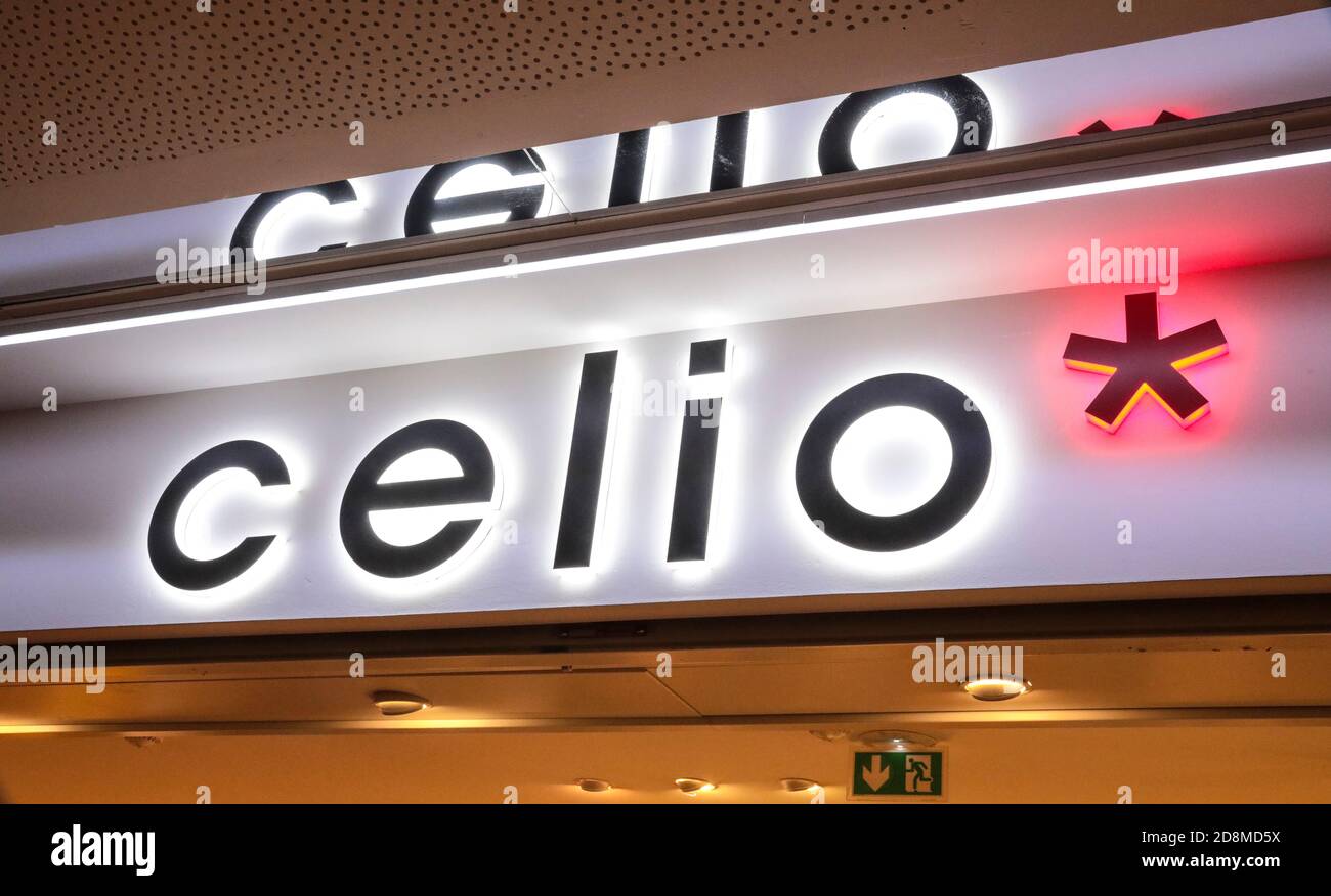 CELIO PLANEA CERRAR 102 TIENDAS EN FRANCIA Foto de stock