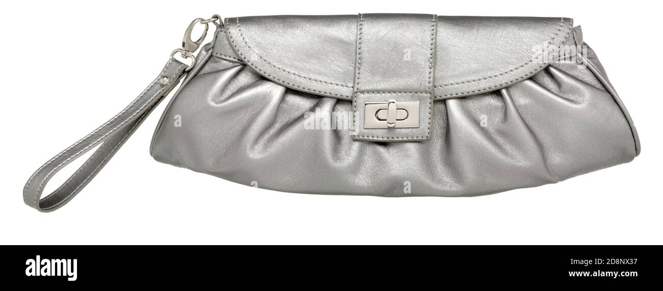Bolso plateado metálico con cierre giratorio y mango desmontable  fotografiado sobre fondo blanco Fotografía de stock - Alamy