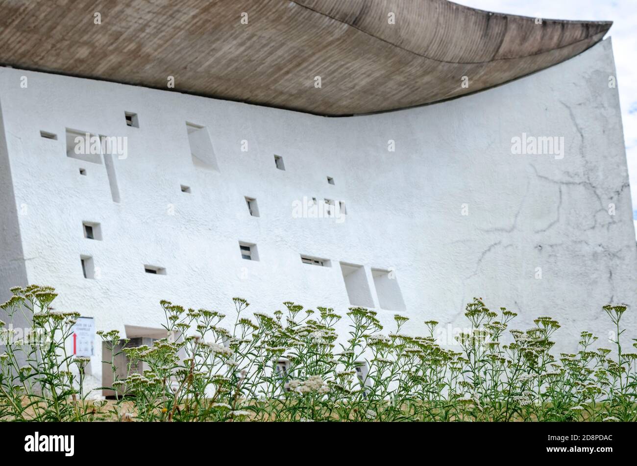 Colline Notre-Dame du Haut por le Corbusier Foto de stock