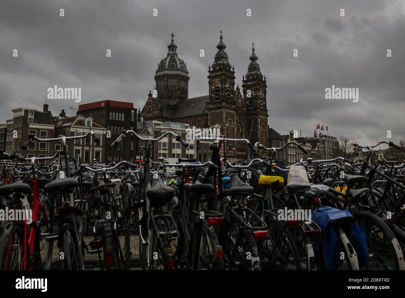 Vista de las calles y canales de Amsterdam Foto de stock
