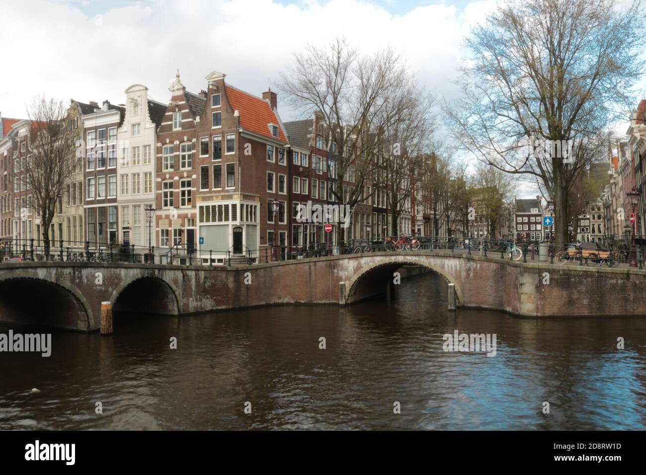 Vista de las calles y canales de Amsterdam Foto de stock