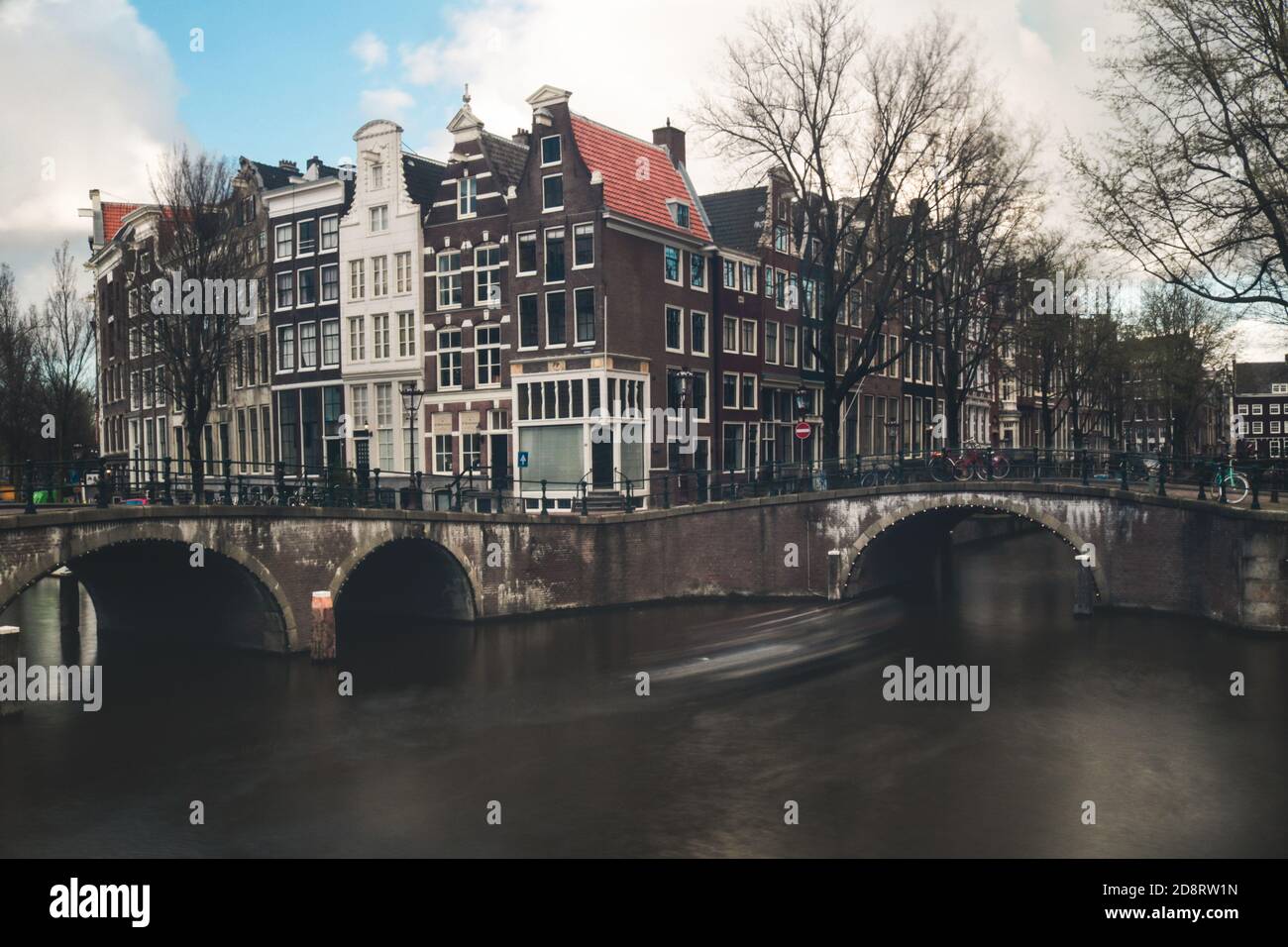 Vista de las calles y canales de Amsterdam Foto de stock