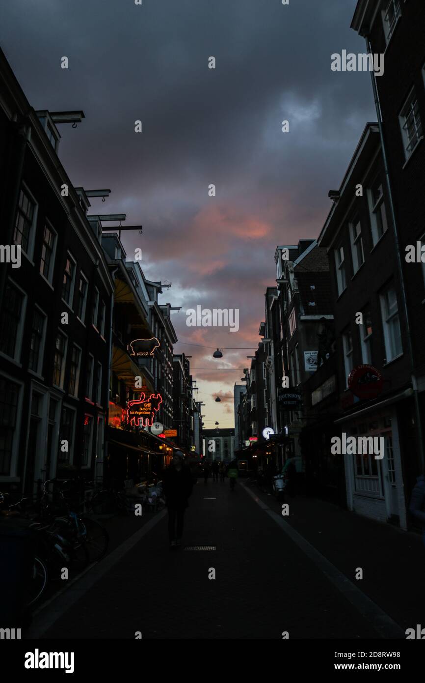 Vista de las calles y canales de Amsterdam Foto de stock