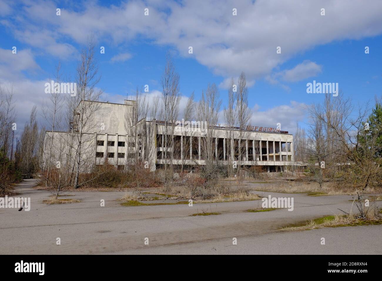 El Palacio de la Cultura de Energetik es un multifuncional abandonado palacio de la cultura en Prípyat en la zona de exclusión de La energía nuclear de Chernobyl p Foto de stock