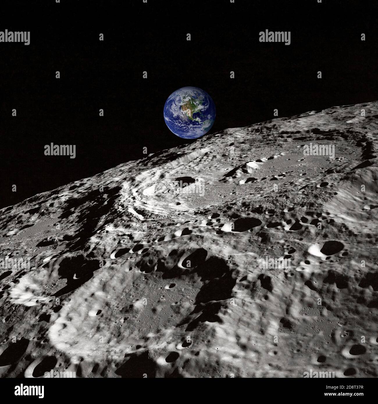 El planeta tierra se eleva sobre la superficie de la luna, la tierra se eleva Foto de stock