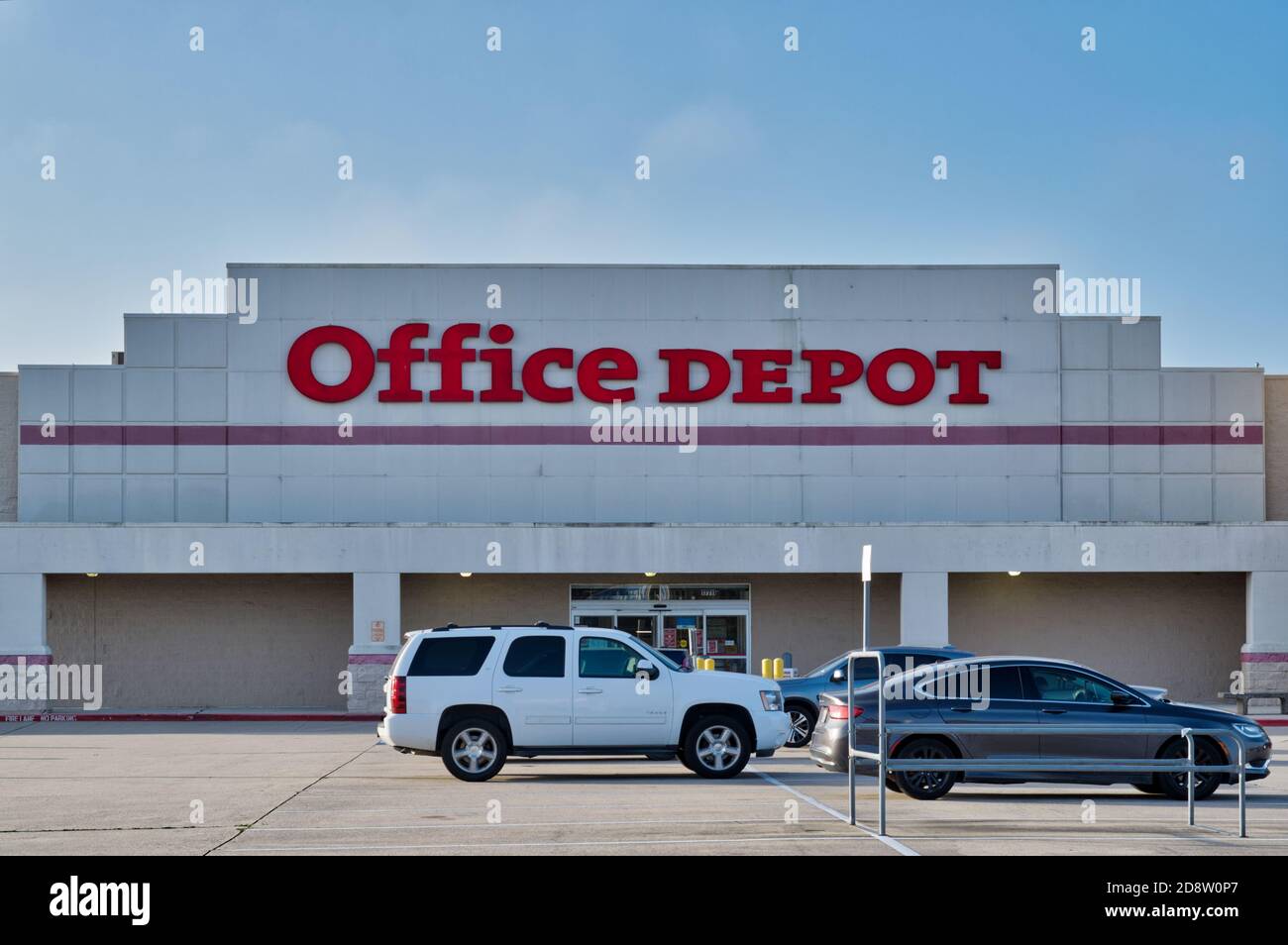 Houston, Texas/USA 10/23/2020: Tienda de Office Depot en el exterior de  Houston, TX. Empresa estadounidense de suministro de negocios establecida  en 1986 Fotografía de stock - Alamy
