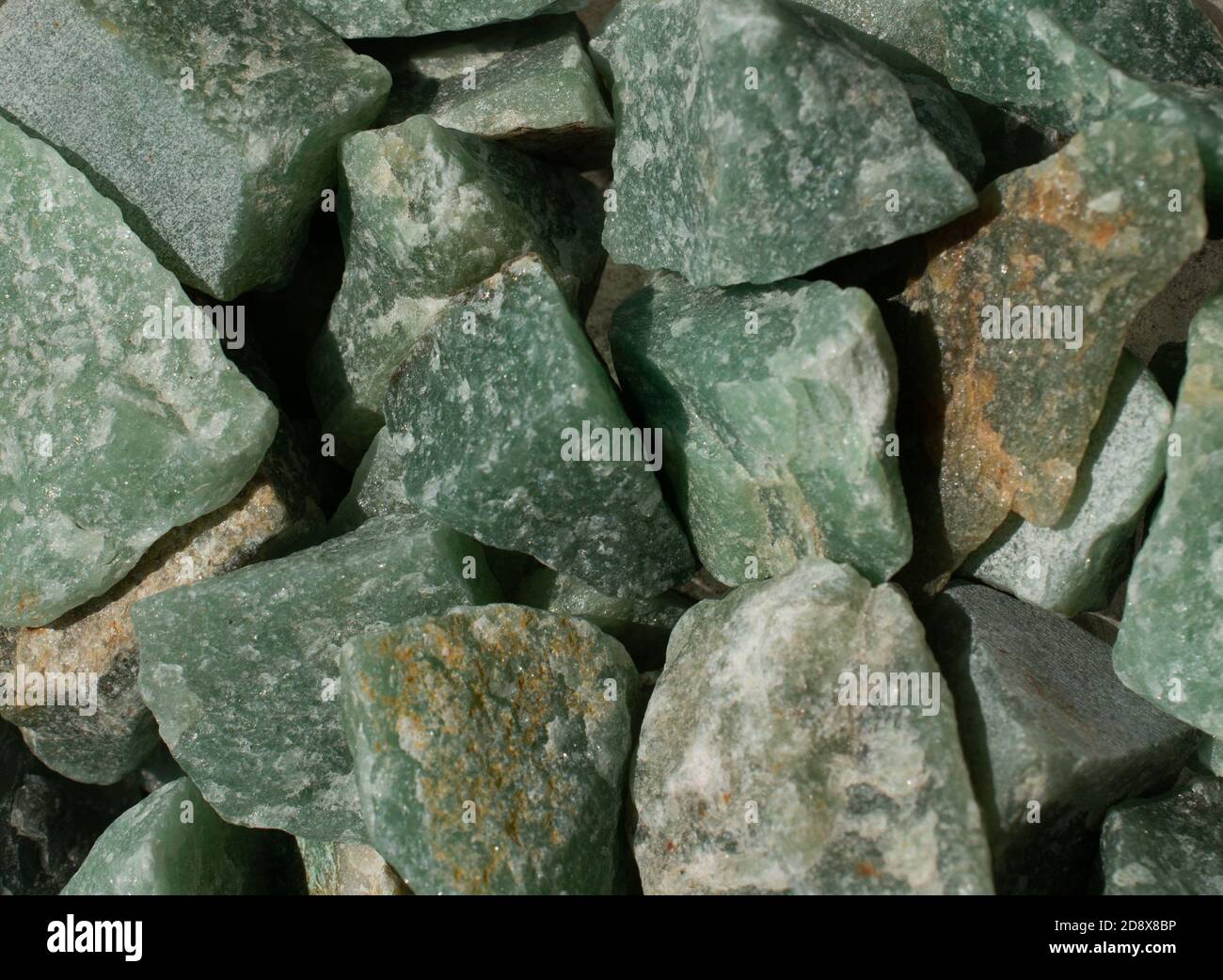 Roca de jade en bruto fotografías e imágenes de alta resolución - Alamy