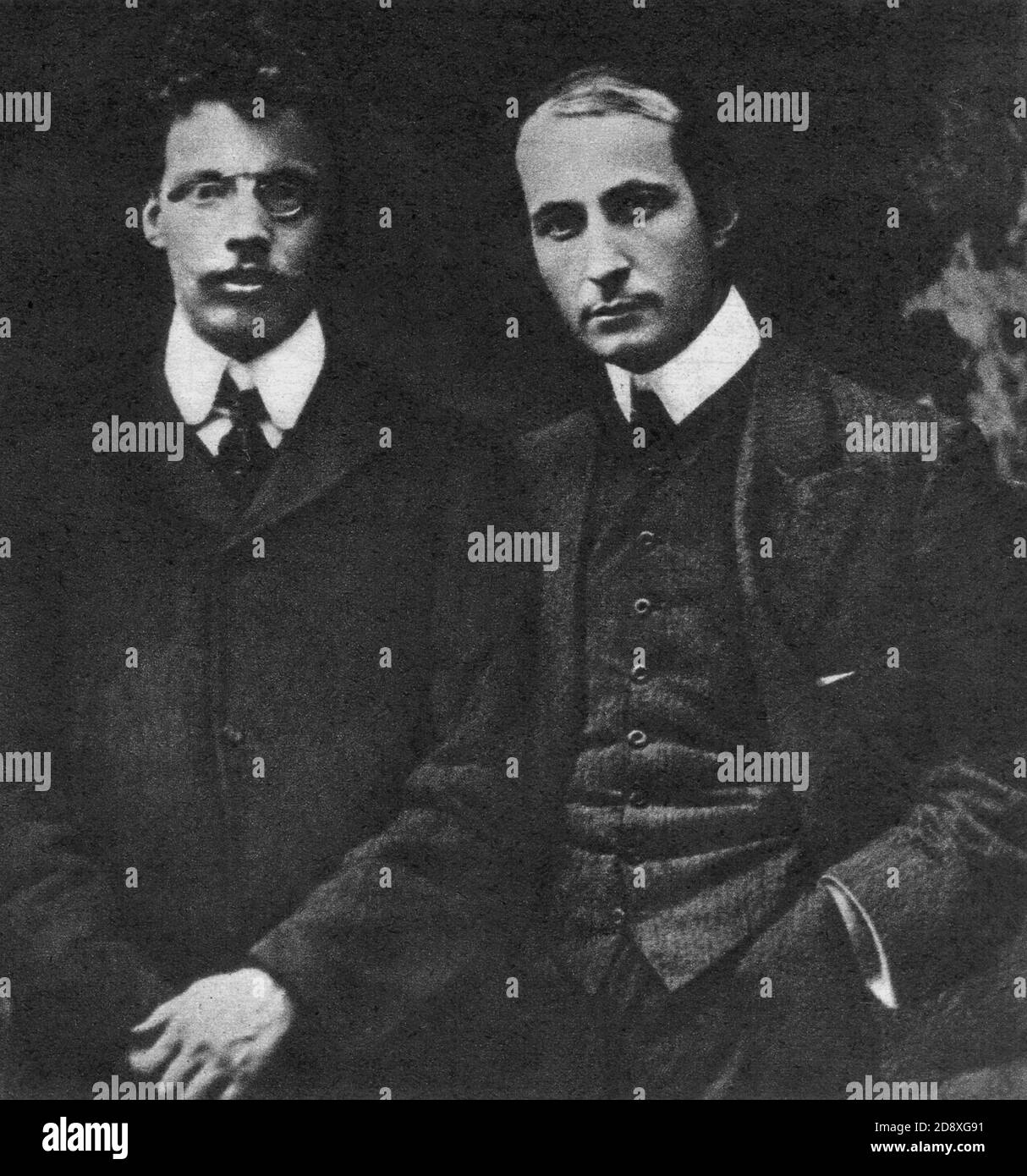 1904 , ITALIA : el célebre pintor y escritor italiano ARDENGO SOFFIFI ( 1879 - 1964 ) con el escritor GIOVANNI PAPIINI (1881 - 1956 ) , juntos fundaron las revistas literarias ' la Voce ' y ' Lacerba '- LITERATURA - LETTERATURA - POESIA - POESÍA ---- Archivio GBB Foto de stock