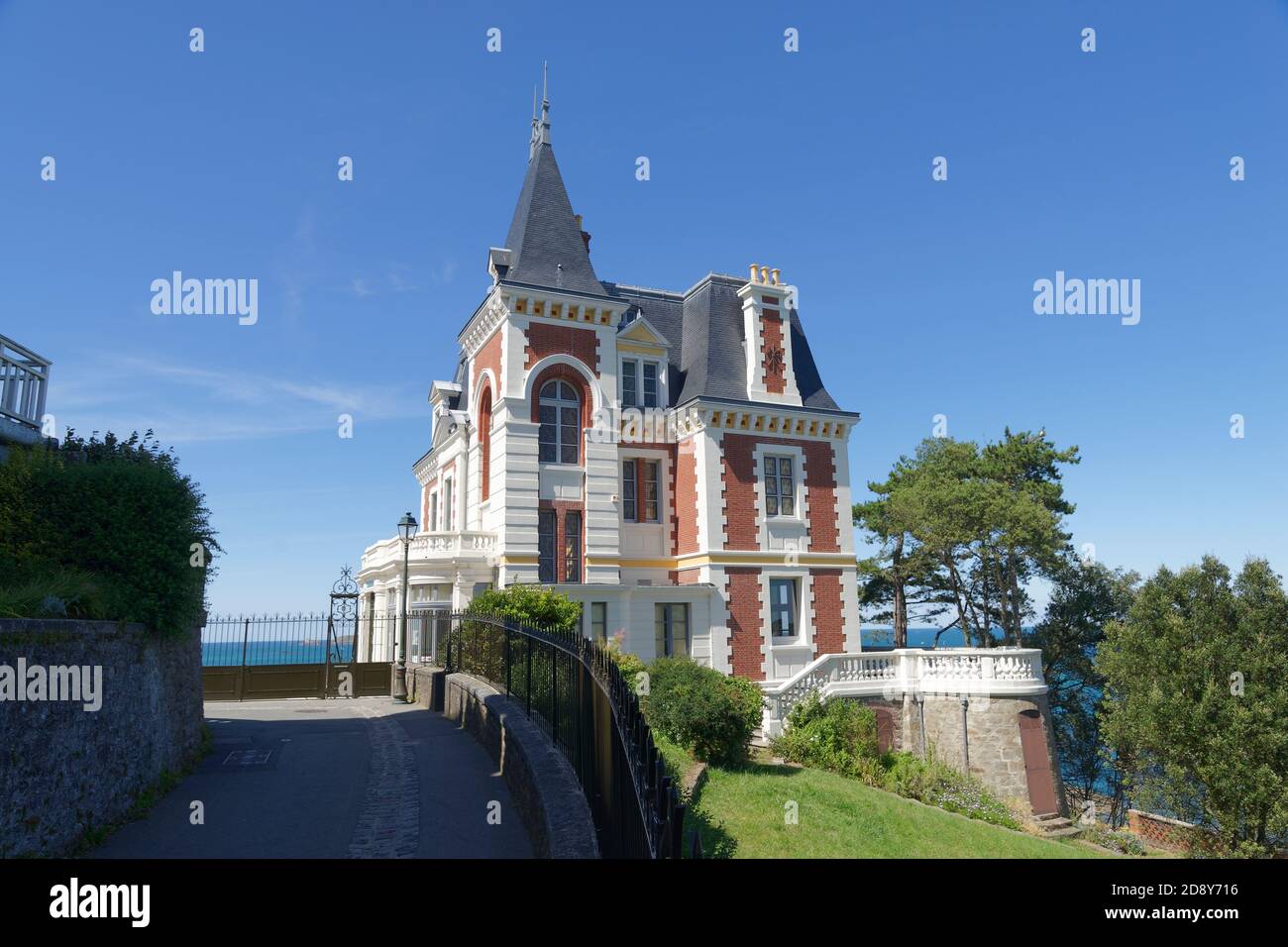 Villa Les Roches Brunes, pointe Malouine Dinard (Bretaña, Francia). Foto de stock