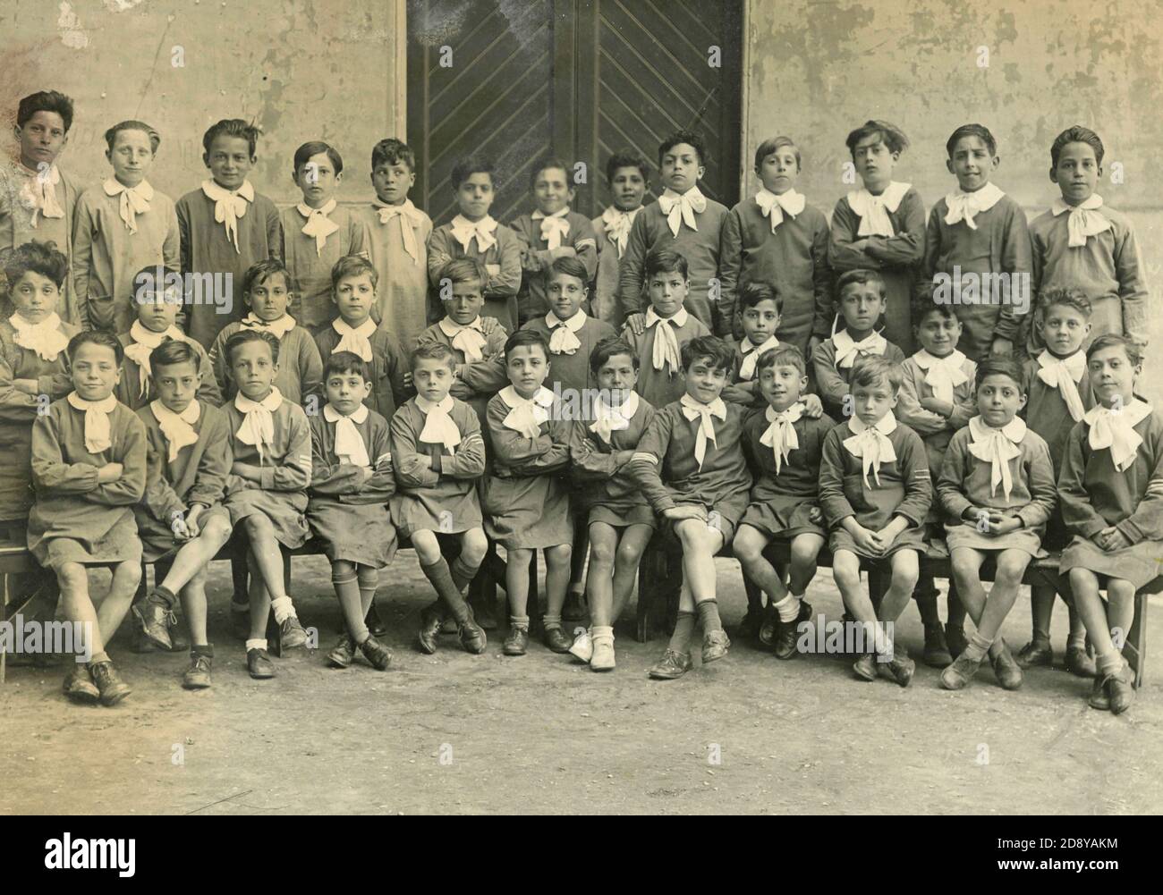 Fotografía de tercer grado en la escuela Adelaide Cairoli, Roma, Italia 1937 Foto de stock