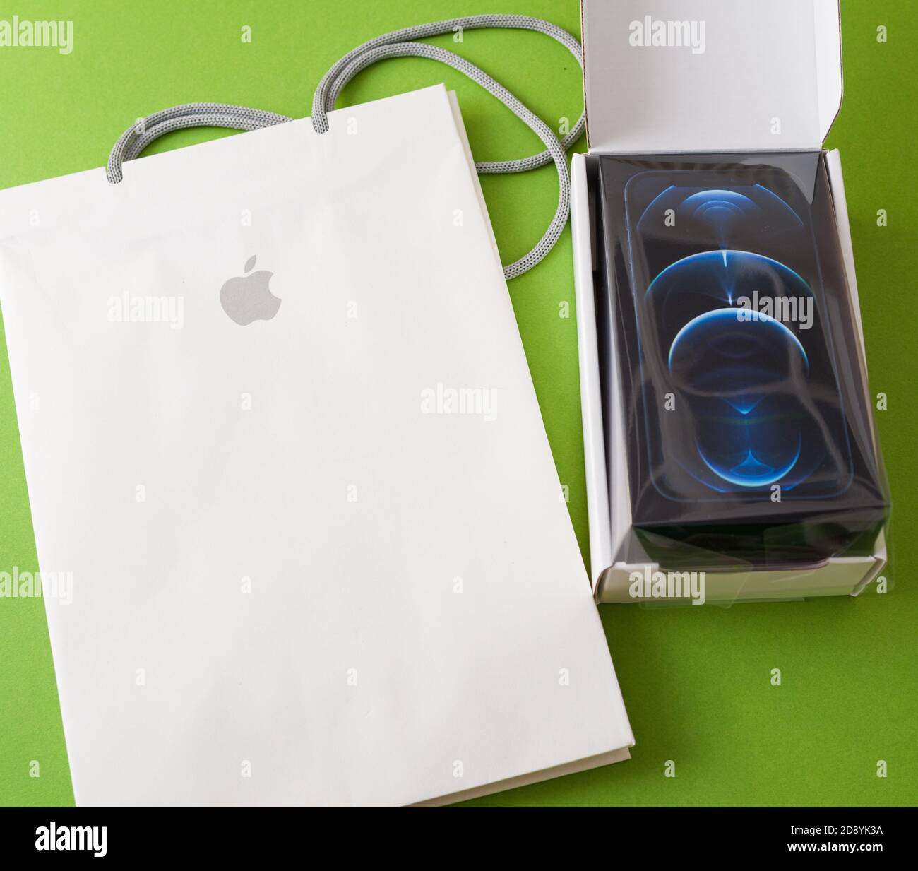 Cargador Apple ​​​​​​​MagSafe de Xfinity Mobile en color Blanco