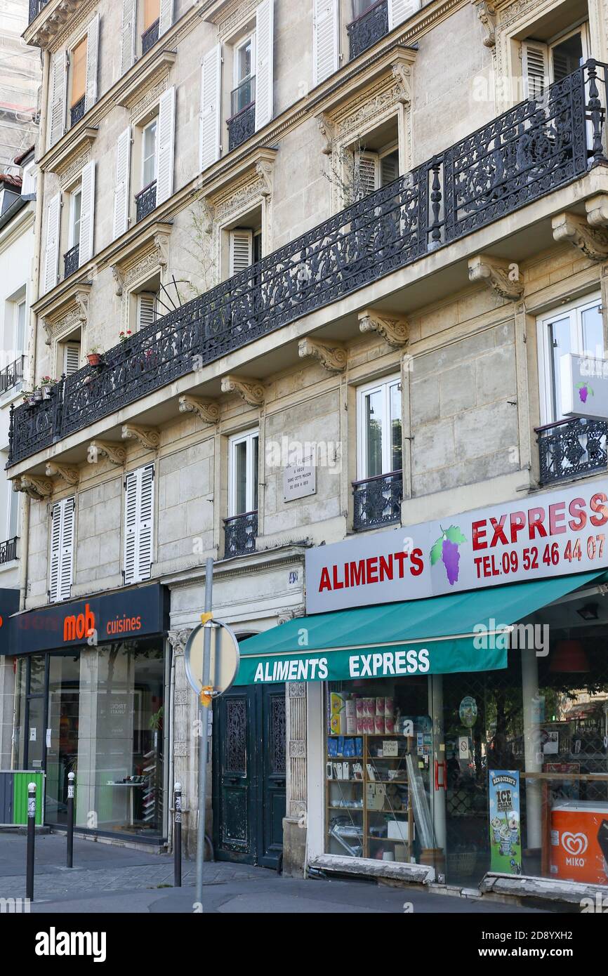 PARÍS, FRANCIA - 20 de mayo de 2018: El escritor francés Gustave Flaubert vivió en esta casa de 1856 a 1869, 42 boulevard du Temple, Gustave Flaubert vivió Foto de stock