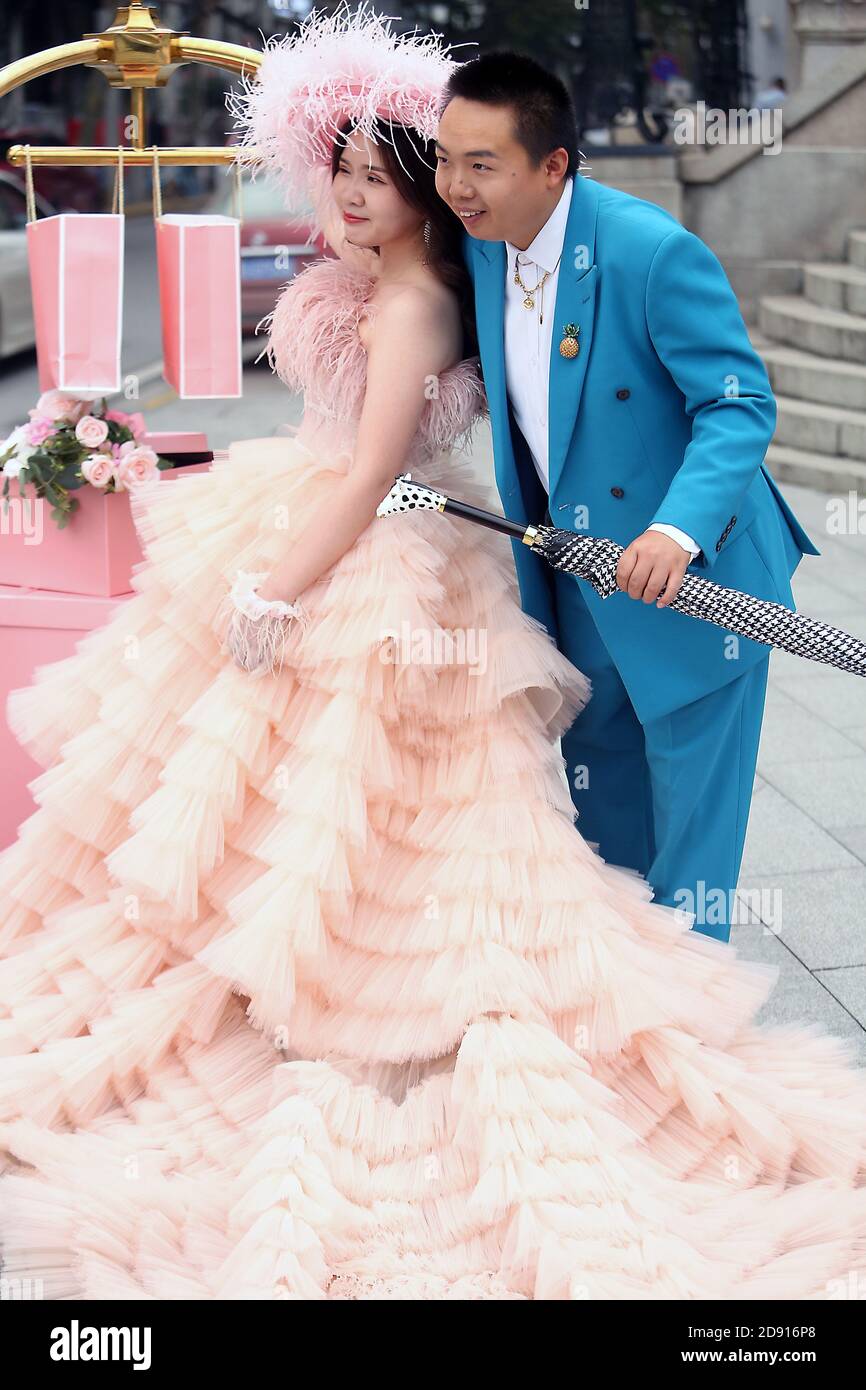 Ropa De Boda Fotos e Imágenes de stock - Alamy