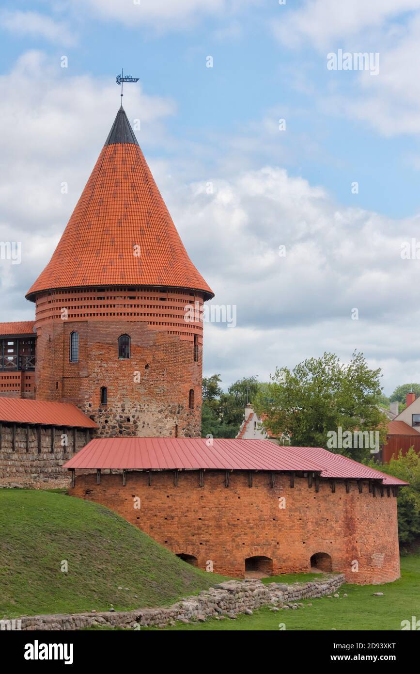 Torre que queda del castillo Kaunas del siglo XIV, Lituania Foto de stock